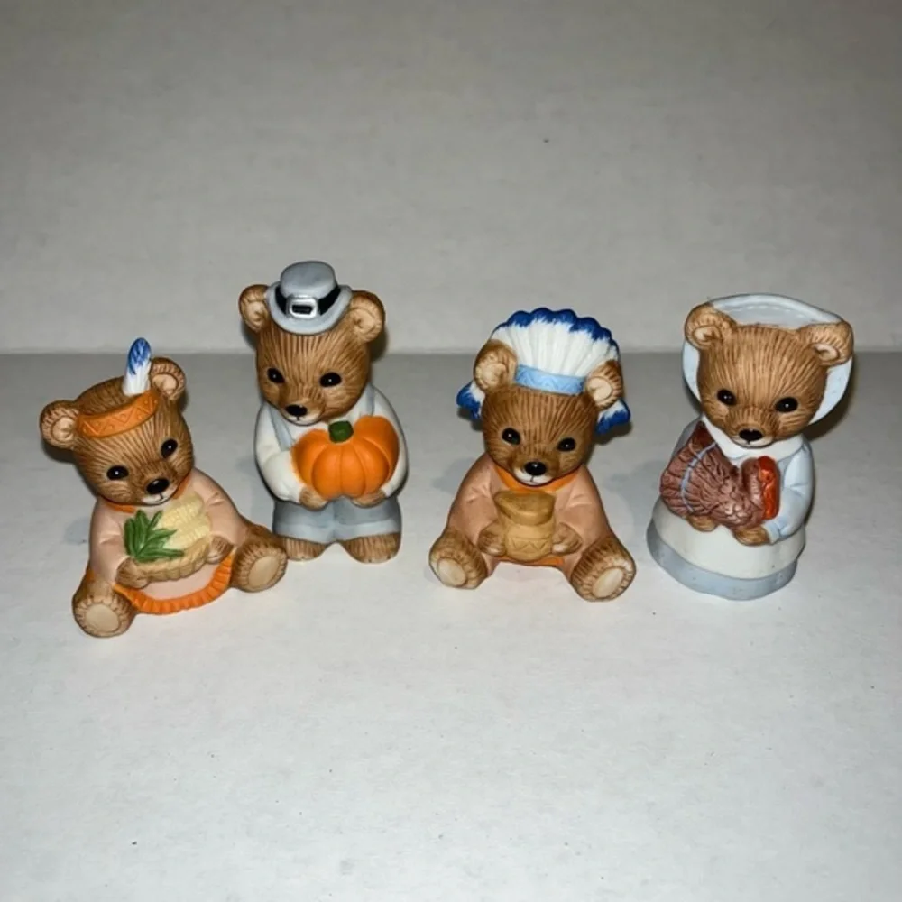 Thanksgiving‎ Decorations-Home Interiors Bears, Enesco Napkin Holder & a Turkey